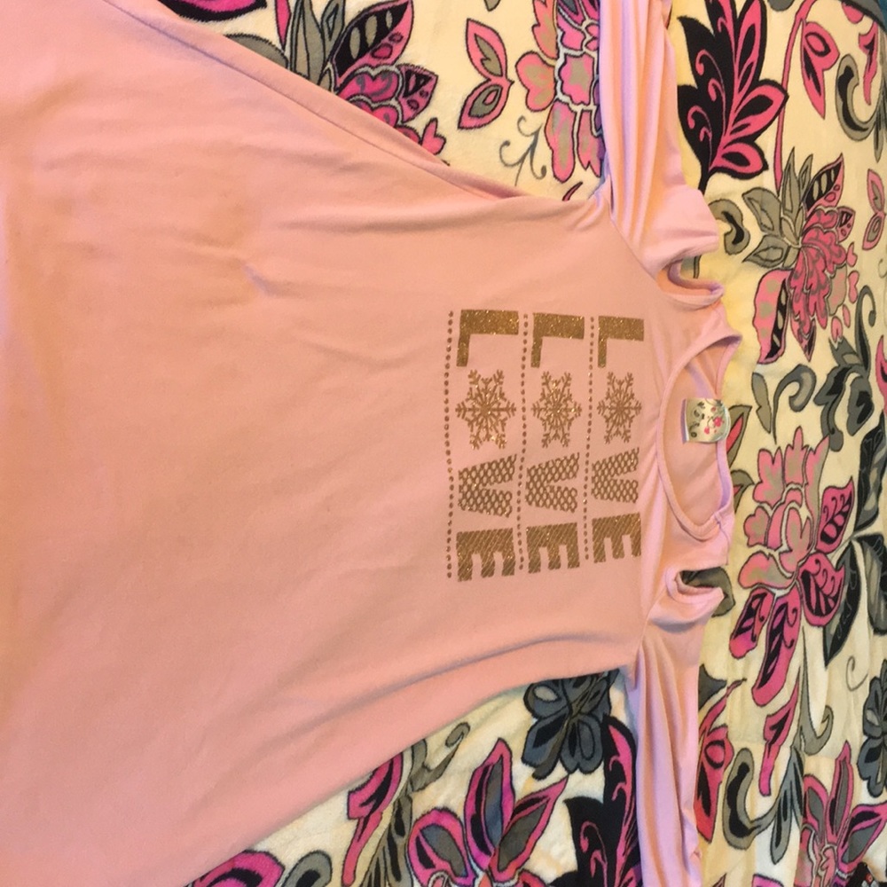 I am selling this light pink dress